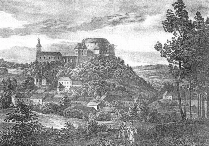 Bouzov hrad na kopci s vesnicí pod ním v historickém kresbě.