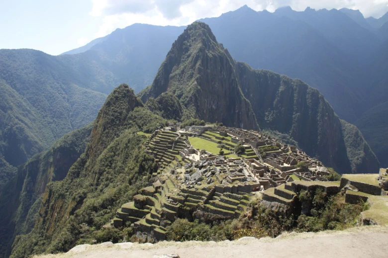 Starověké ruiny města Machu Picchu na horách v Peru.