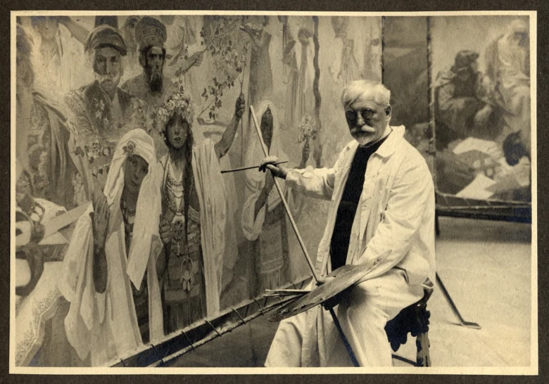 Alfons Mucha maluje velkou fresku s postavami ze slavné mytologie.