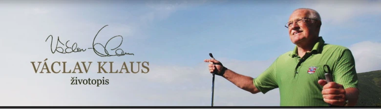 Václav Klaus s hokejkami na golfovém hřišti