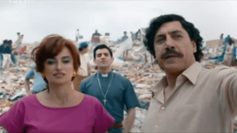 Pablo Escobar s rodinou před hromadou peněz