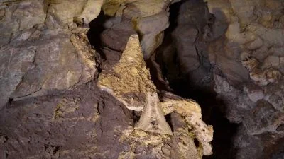 Cave formations with co2 deposits