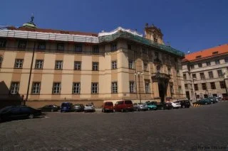 Historická budova Klimentina v Praze na slunečném dni.