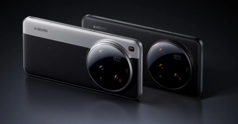 Dva chytré telefony značky Xiaomi s logem Leica.
