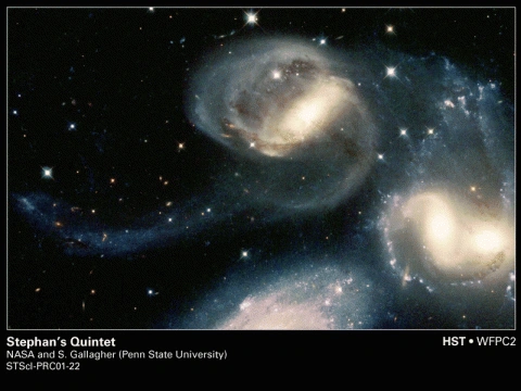 Fotografie galaxií Stephana v kvintetu z vesmírného dalekohledu Hubble.