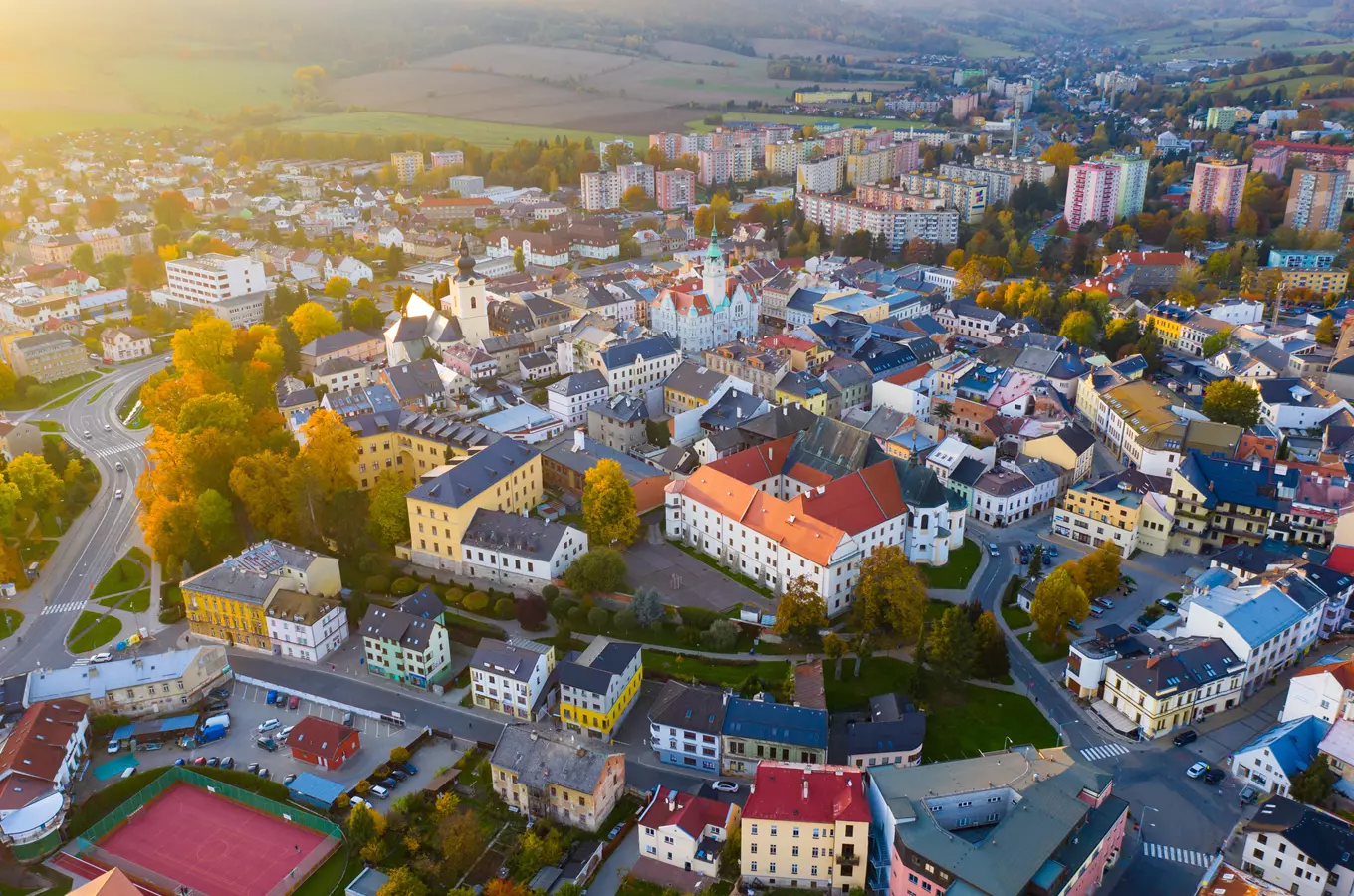 Pohled na historické centrum města Šumperku z výšky.