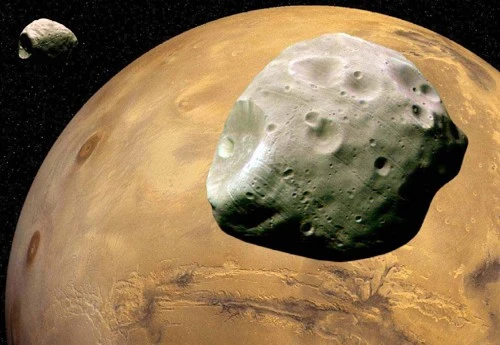 Velká planeta Mars s krátery v pozadí hvězdné oblohy.