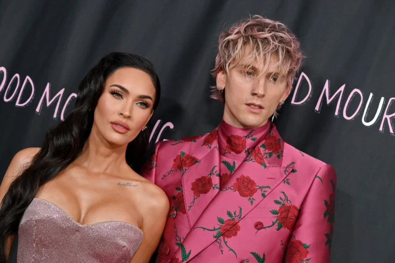 Herečka Megan Fox s jejím partnerem na události.