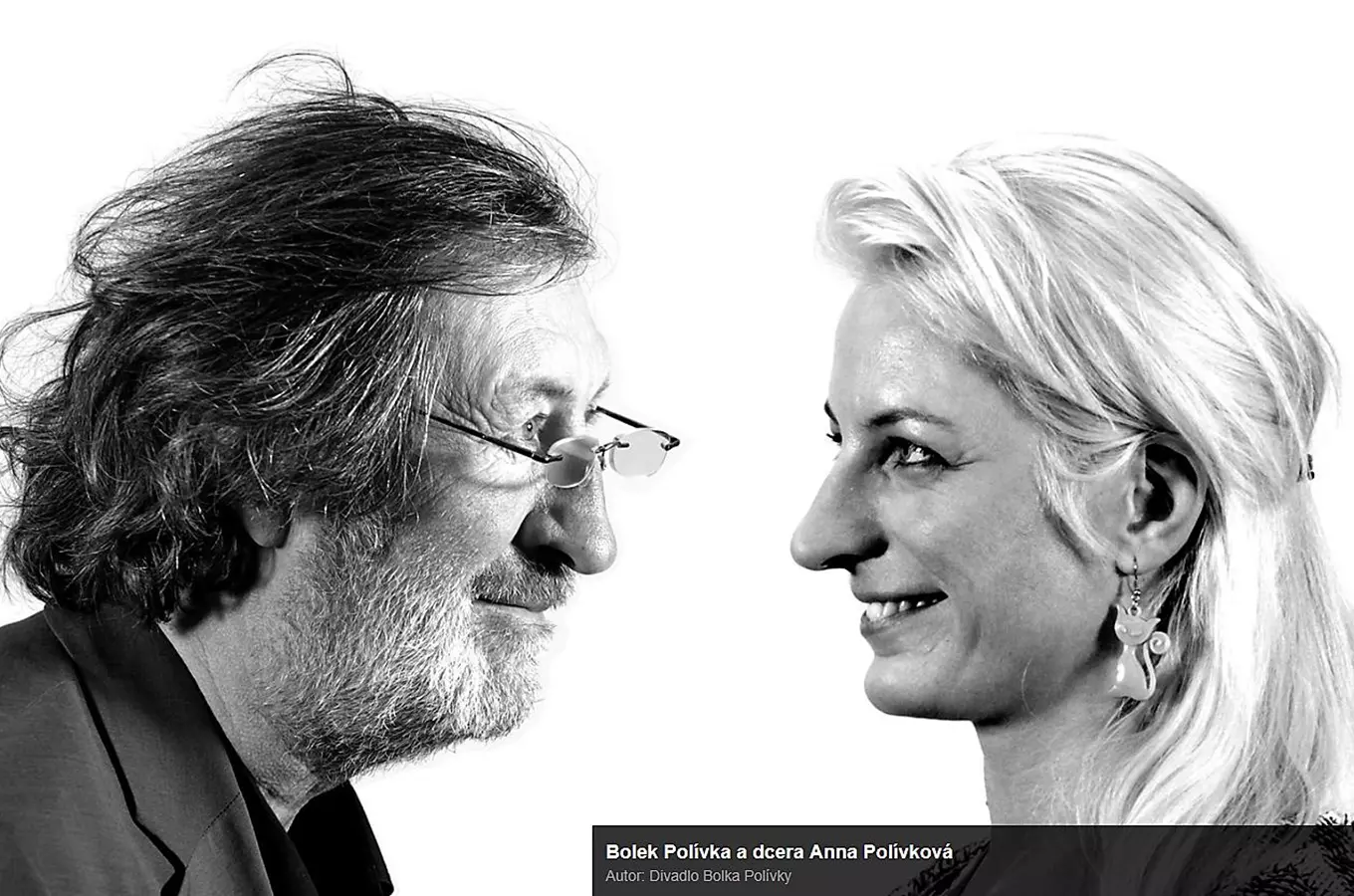 Černobílá fotografie Bohuše Polívky s dcerou Annou.