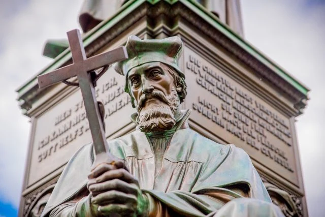 Jan hus statue with cross