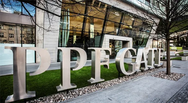Vnější pohled na budovu investiční společnosti PPE Group.