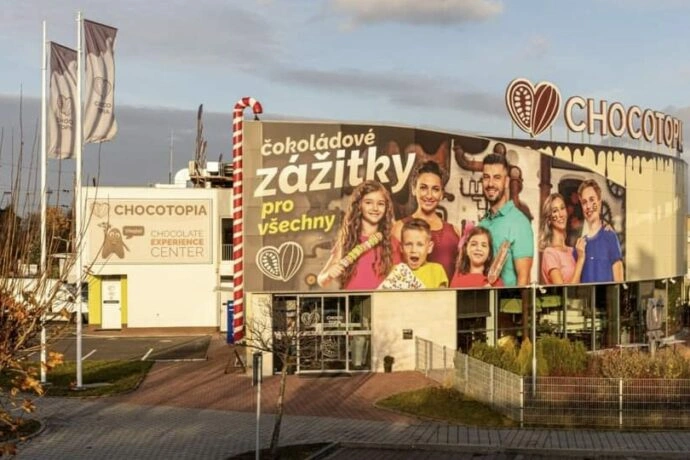 Výstavní centrum Čokoláda v Praze s velkou reklamní plochou.