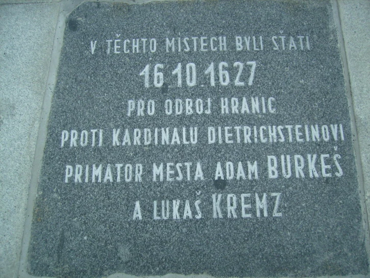 Historická pamětní deska v Hranicích na Moravě z roku 1627.