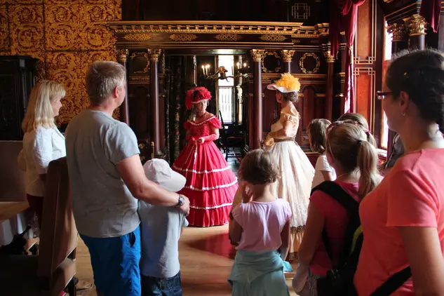 Castle tour with guides