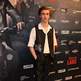 Herec David Švehlík na premiéře filmu Akademik Lars.