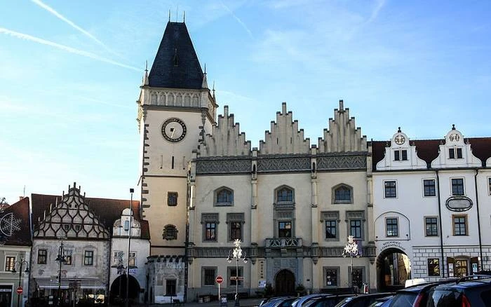 Historické radnice v Tábore s goticko-renesančním věží.