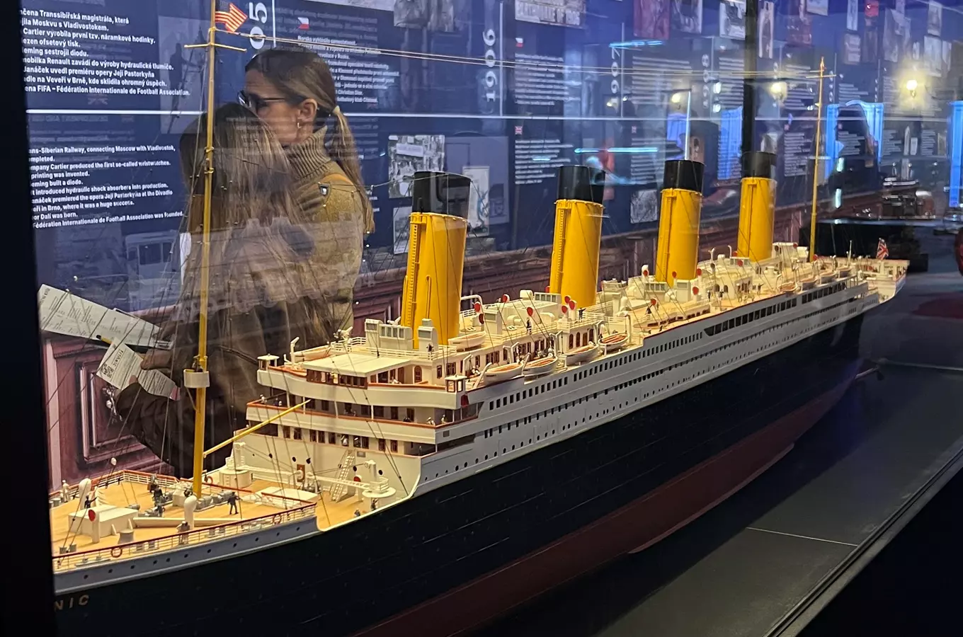 Model lodi Titanic v expozici pražského muzea.
