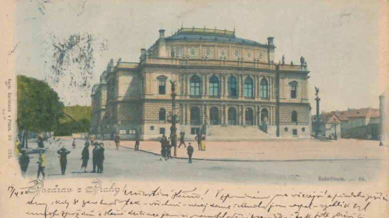 Historická fotografie exteriéru budovy Rudolfinum v Praze.