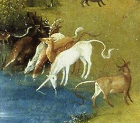 Malba s bílými jednorožci pijícími z řeky v přírodě.
