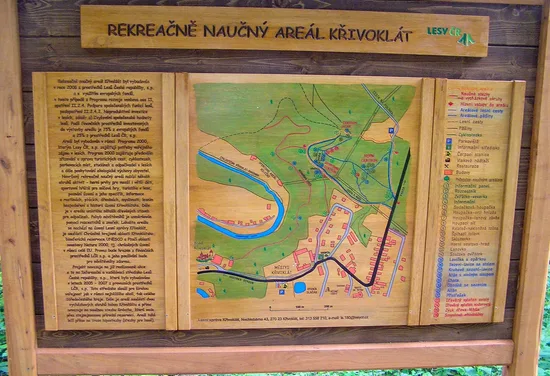 Mapa rekreačního areálu hradu Křivoklát s popisky v češtině.