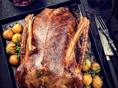 Pečená kachna s bramborami na svatého Martina