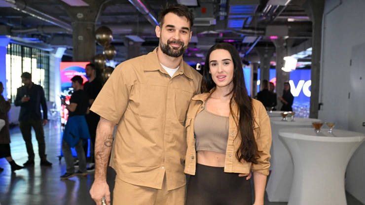 Adam Vacula s partnerem na společenském akci